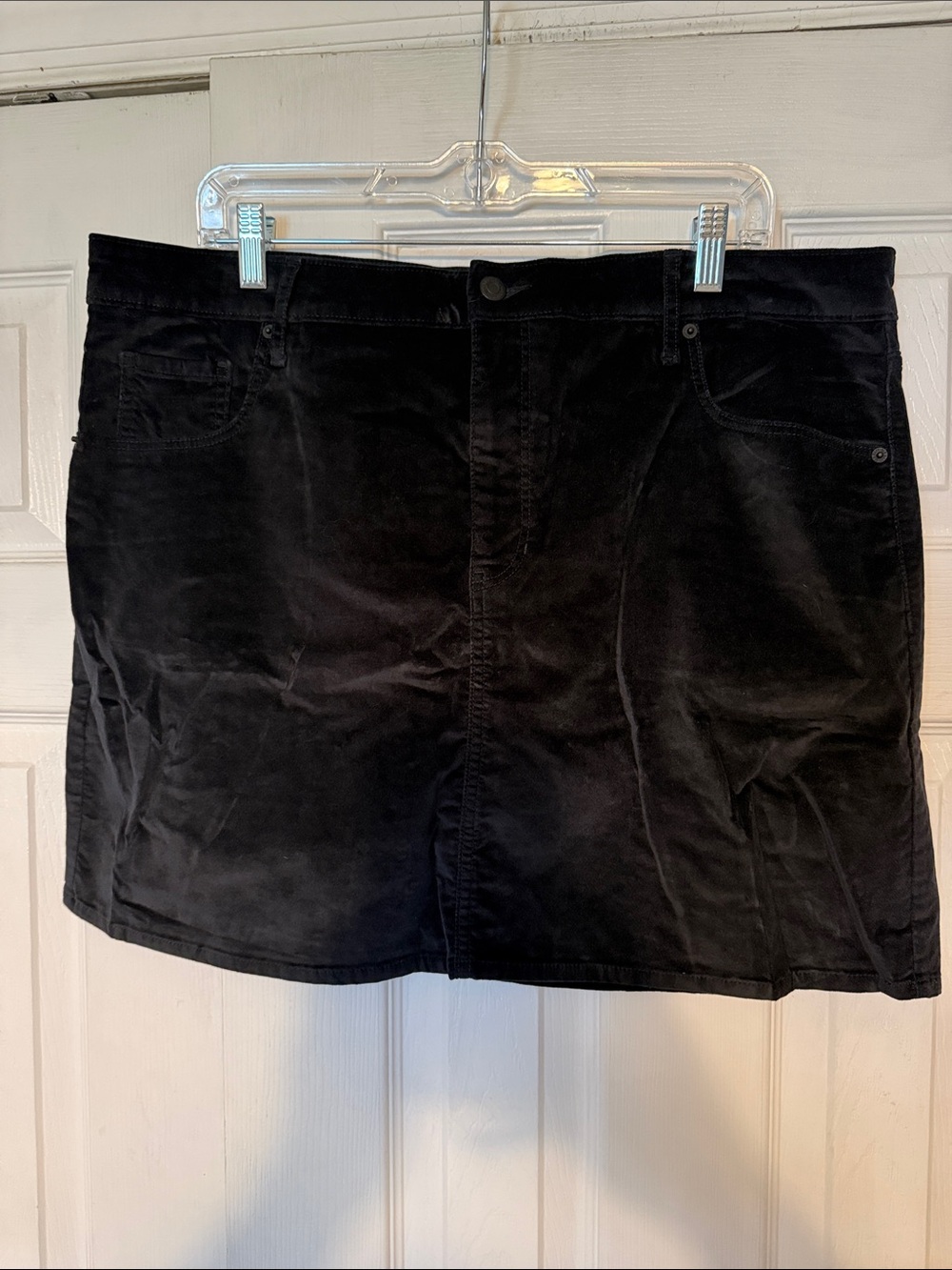 Old Navy Velour Mini Skirt — Blaxk